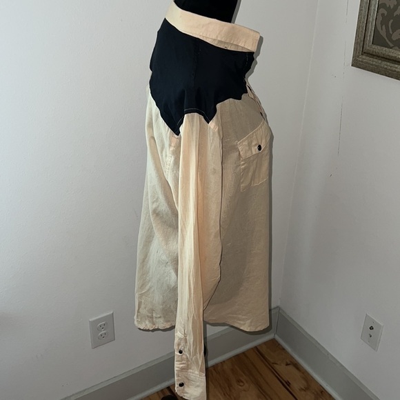 Urban outfitters western style sand sable buttoned down long sleeves men’s shirt - Picture 3 of 9
